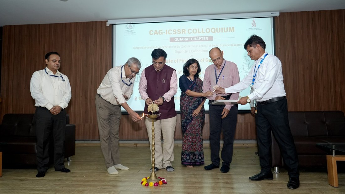 Ceremonial lighting of the lamp by the distinguished dignitaries