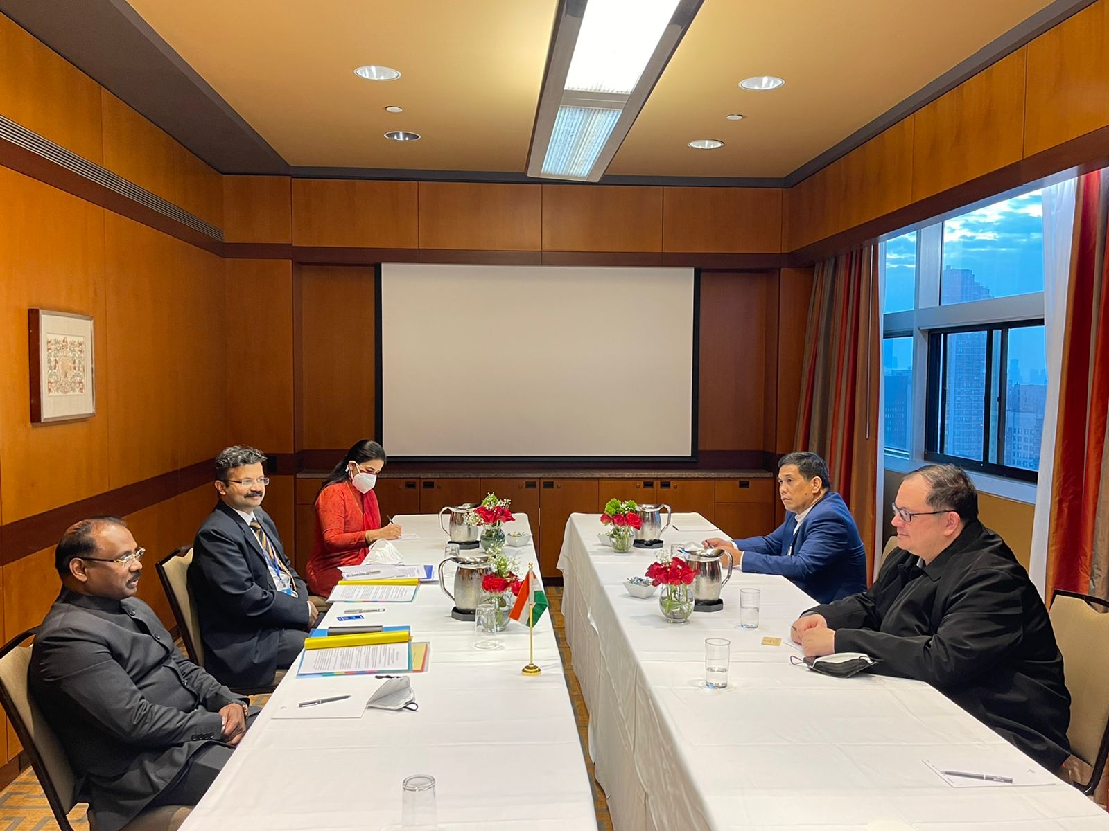 Bilateral meeting between the CAG of India and Mr Michael G. Aguinaldo, Chairman of the Commission on Audit of Philippines on the side-lines of the UN Panel meeting held on 6-7th December, 2021