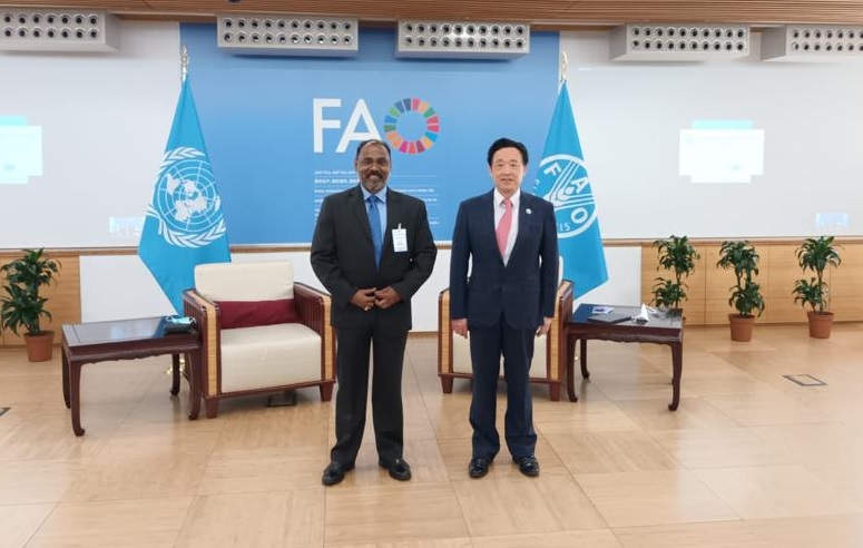 Shri Girish Chandra Murmu, Comptroller and Auditor General of India with Mr. Qu Dongyu, Director General, Food and Agriculture Organisation (FAO) during visit to FAO, Rome on 10 June 2022